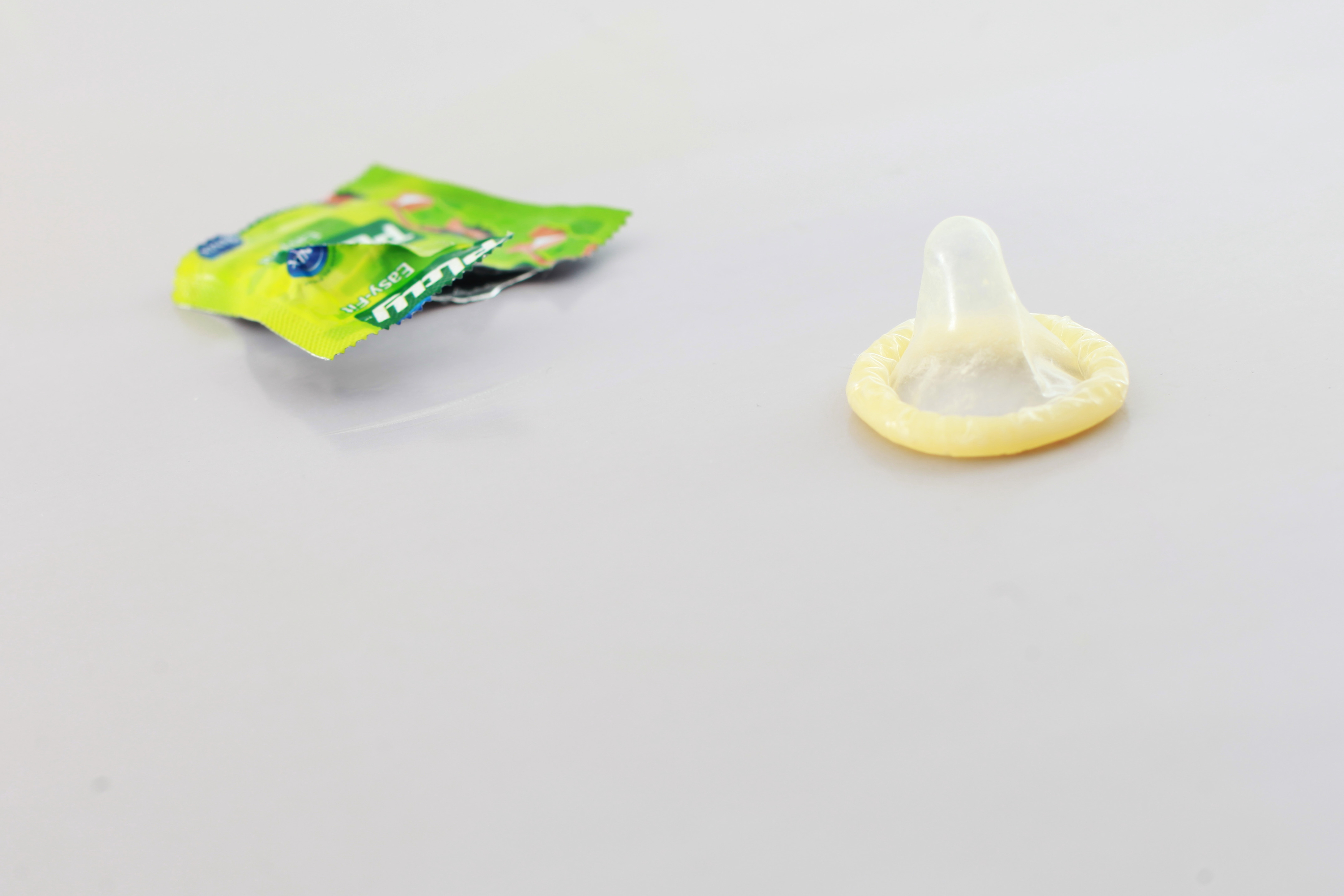 Kondom ausgepackt